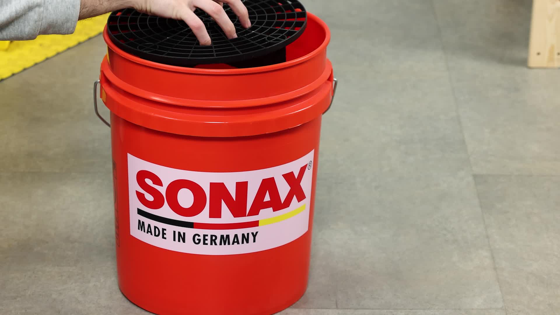 Seau GritGuardBucket transparent 15L rouge - Sonax