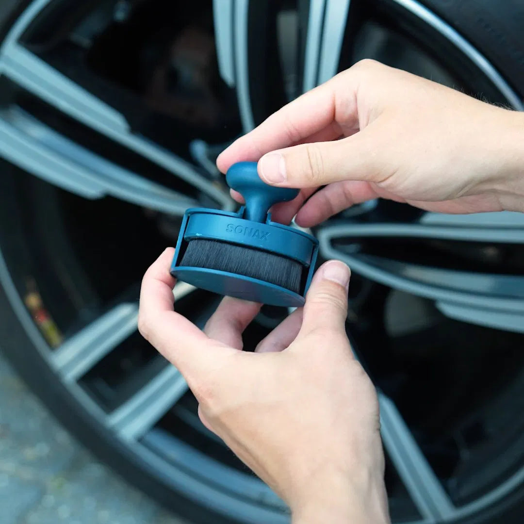 Applicateur brosse pour brillant pneus - Tire Brush - Sonax